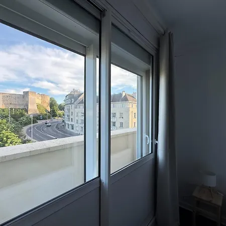 Apartment Family Near The Castle Of