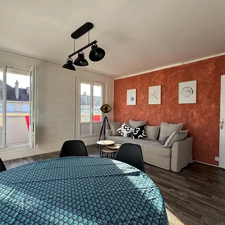 Apartment Family Near The Castle Of