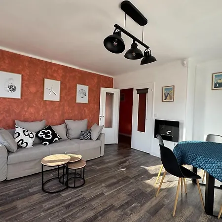Apartment Family Near The Castle Of